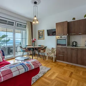 Lucia Apartmán